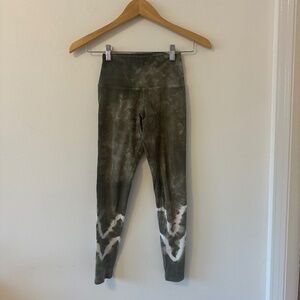 Electric & Rose Green Tie Dye Chevron Leggings | Size XS